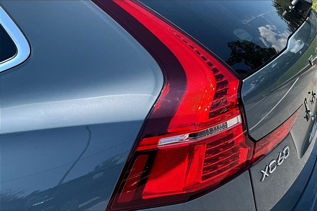 2023 Volvo XC60 B5 Ultimate photo 22