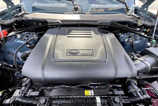 2025 Land Rover Defender 110 S photo 10