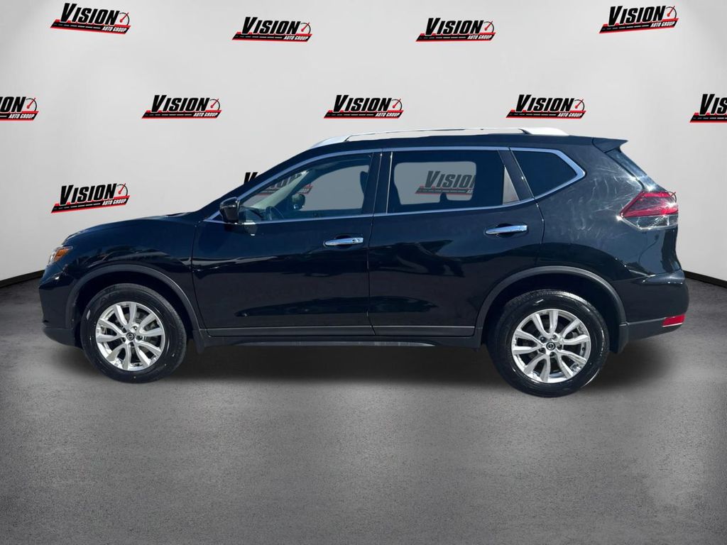 2019 Nissan Rogue SV photo 8