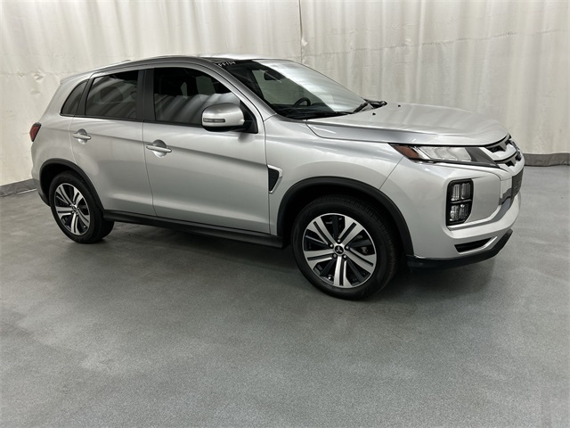 2024 Mitsubishi Outlander Sport SE's photo