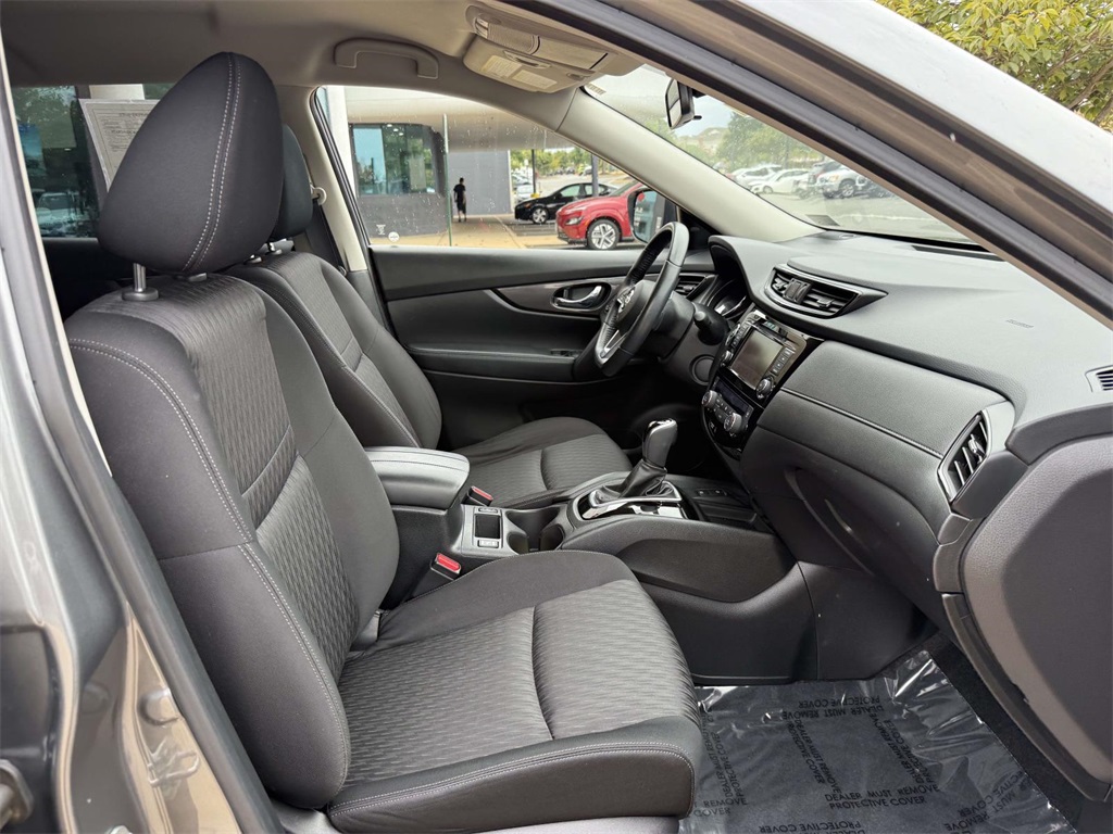 2019 Nissan Rogue SV photo 13