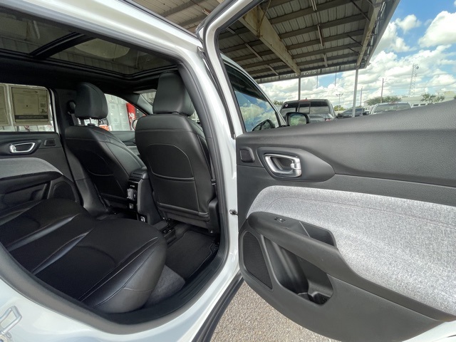 2024 Jeep Compass Latitude Lux photo 21