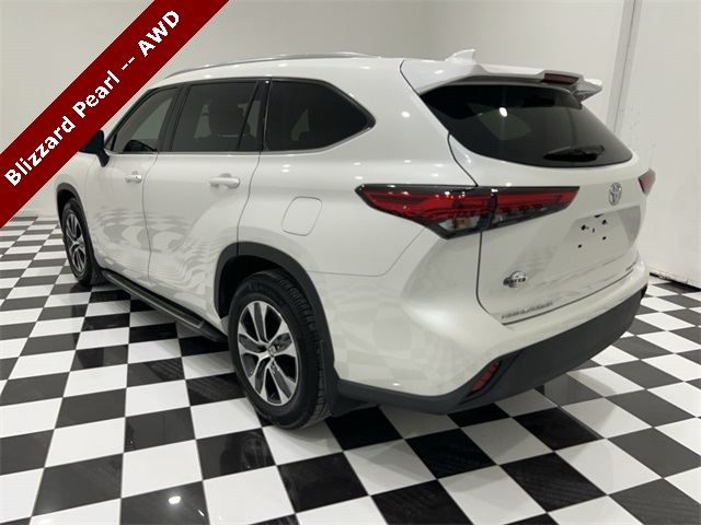2020 Toyota Highlander XLE photo 3