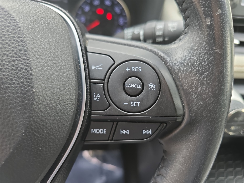2019 Toyota RAV4 XLE Premium photo 18