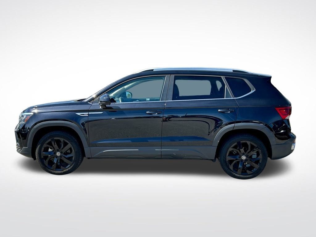 2023 Volkswagen Taos SE photo 3