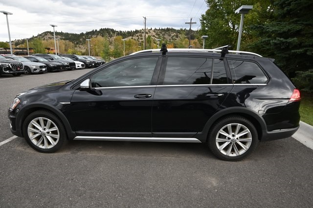 2017 Volkswagen Golf Alltrack SE photo 2