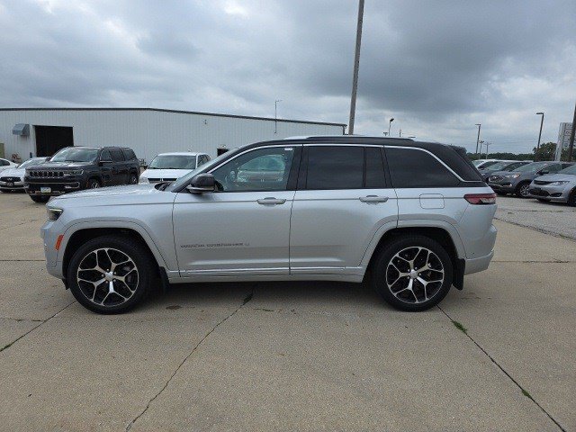 2022 Jeep Grand Cherokee Summit Reserve photo 3