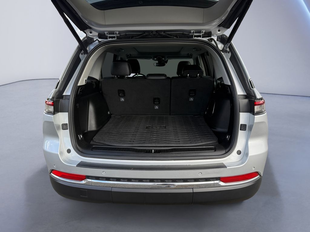 2023 Jeep Cherokee Base photo 19