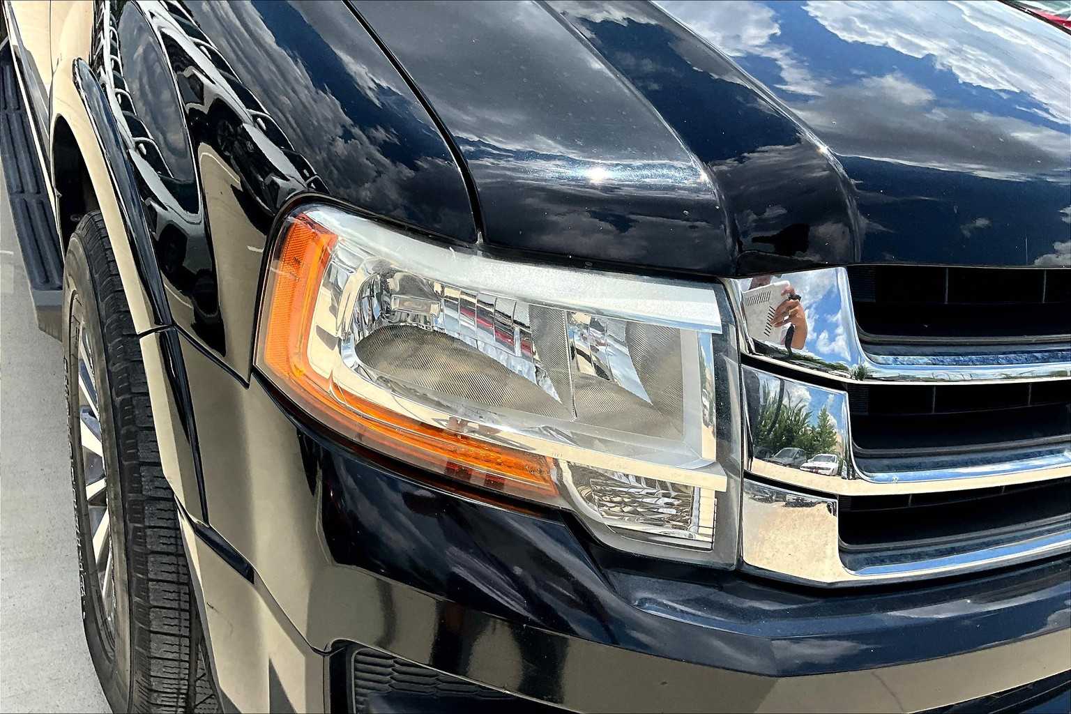 2017 Ford Expedition XLT photo 24