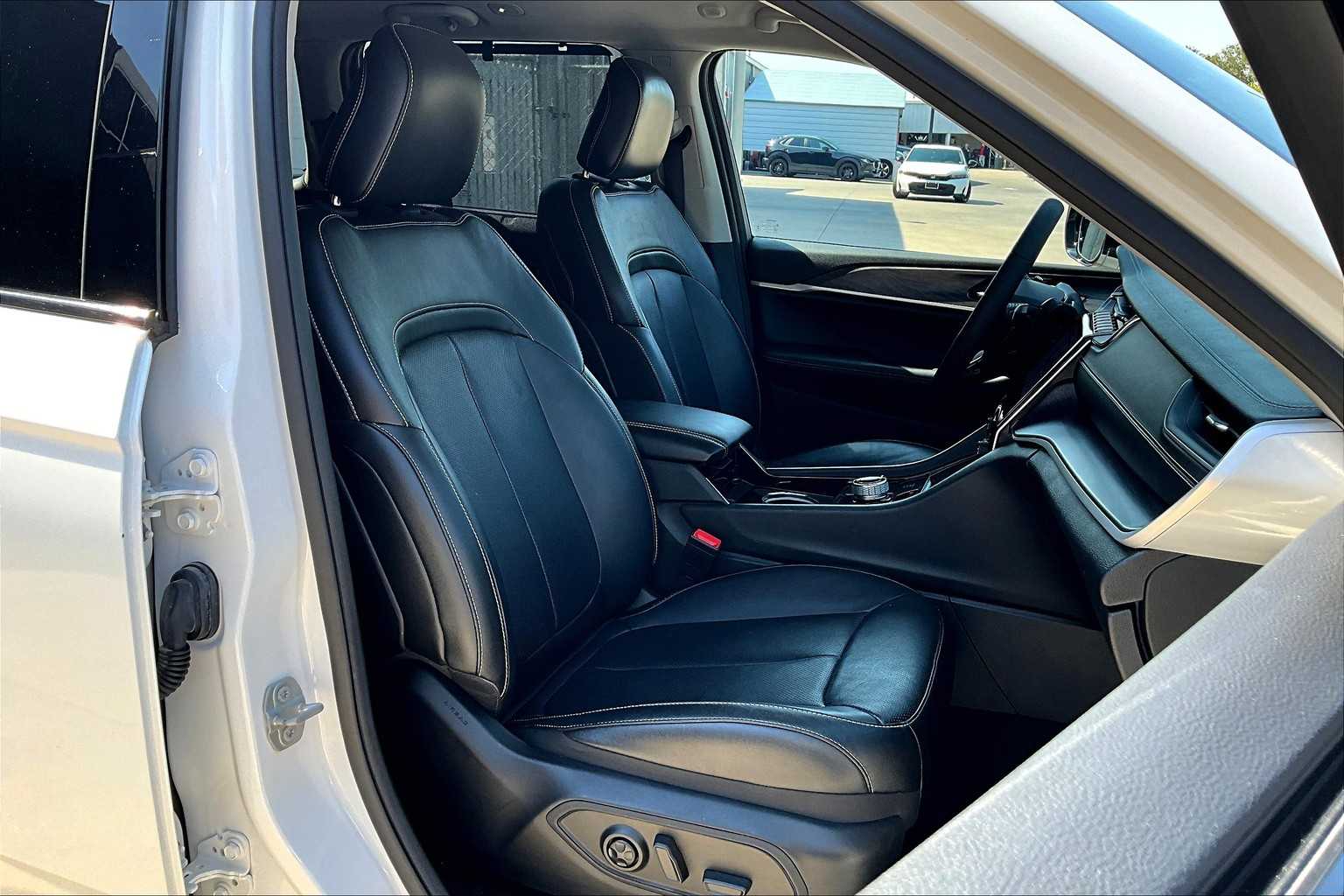 2023 Jeep Grand Cherokee Limited photo 8
