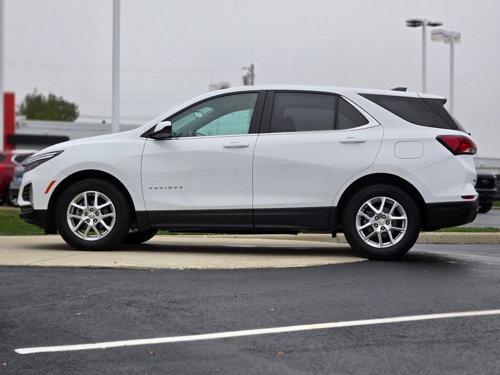2024 Chevrolet Equinox LT photo 3