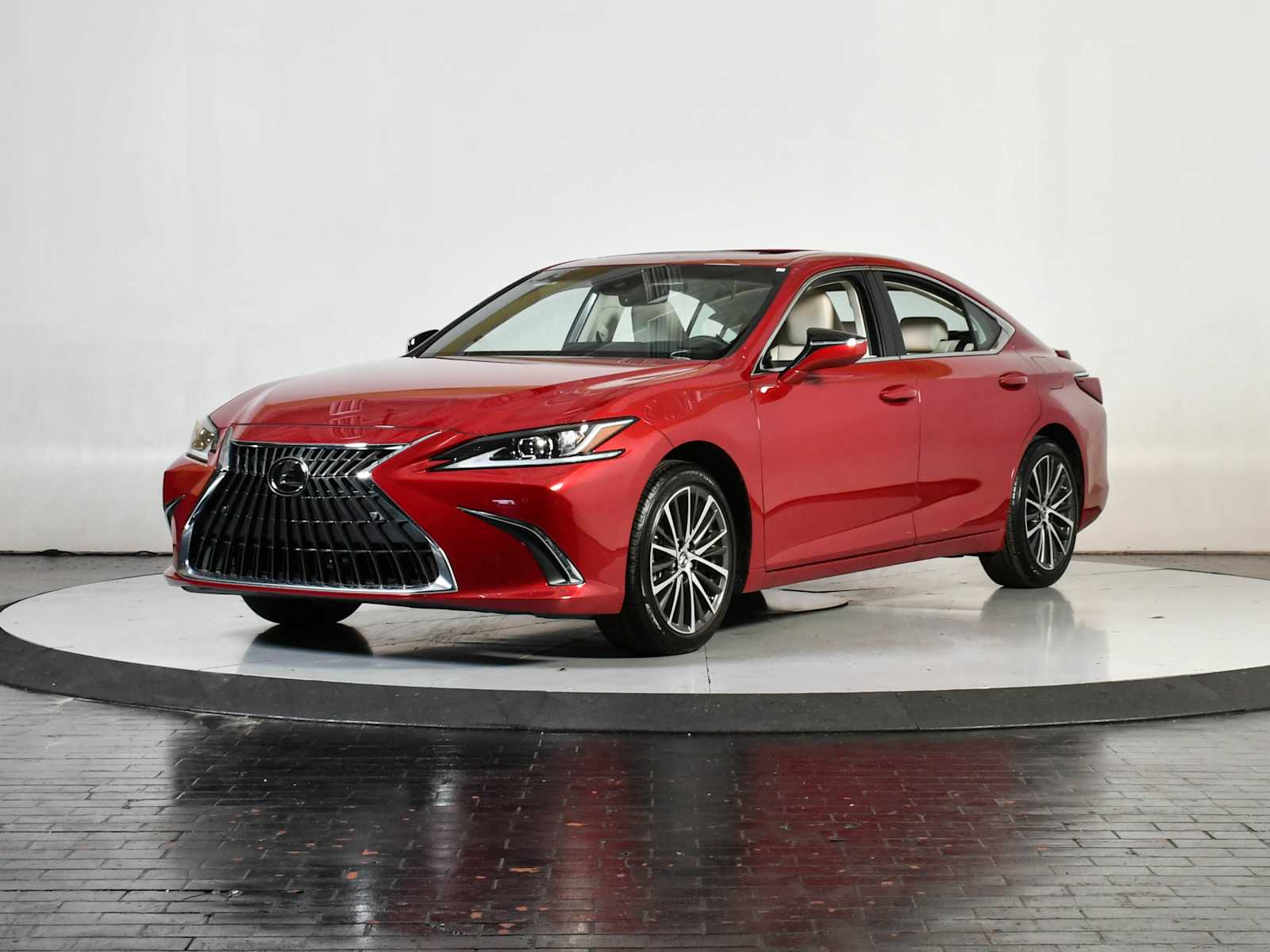 2025 Lexus ES Hybrid 300h's photo