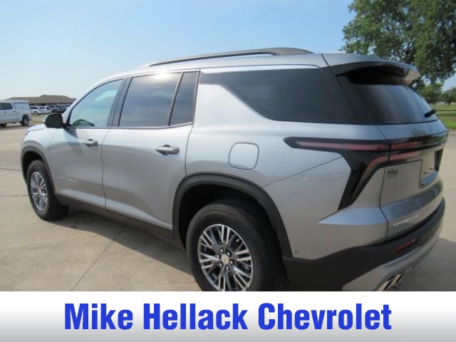 2025 Chevrolet Traverse photo 2