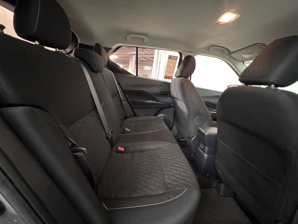 2021 Nissan Kicks S photo 17