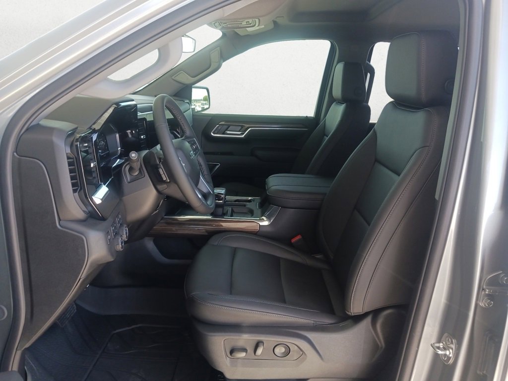 2025 Chevrolet Silverado 1500 RST photo 16