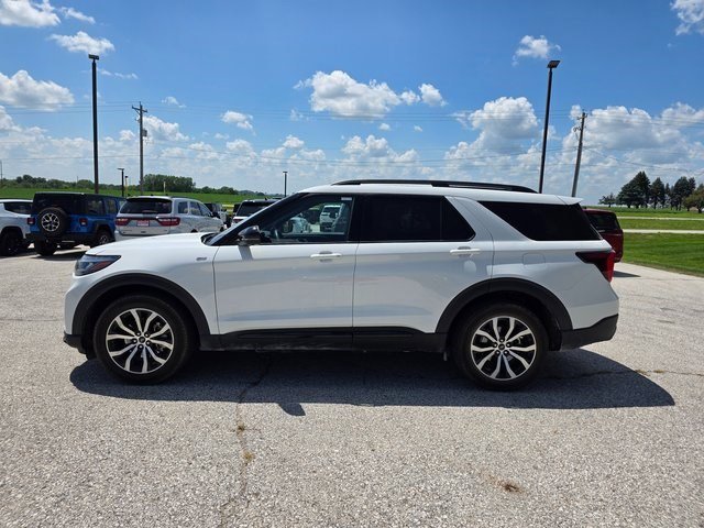 2025 Ford Explorer ST-Line photo 4