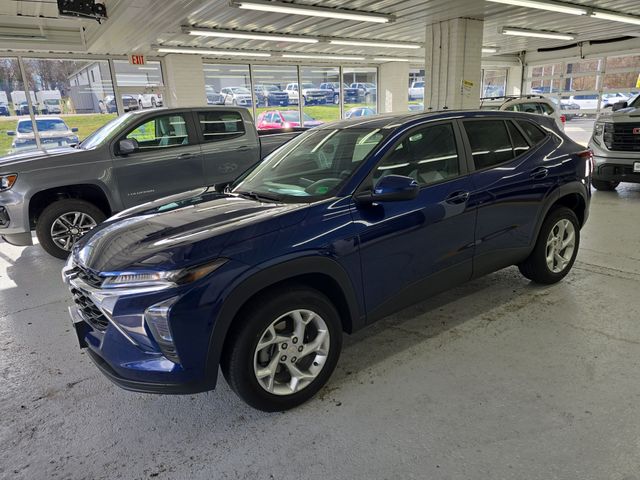 2024 Chevrolet Trax LS photo 2