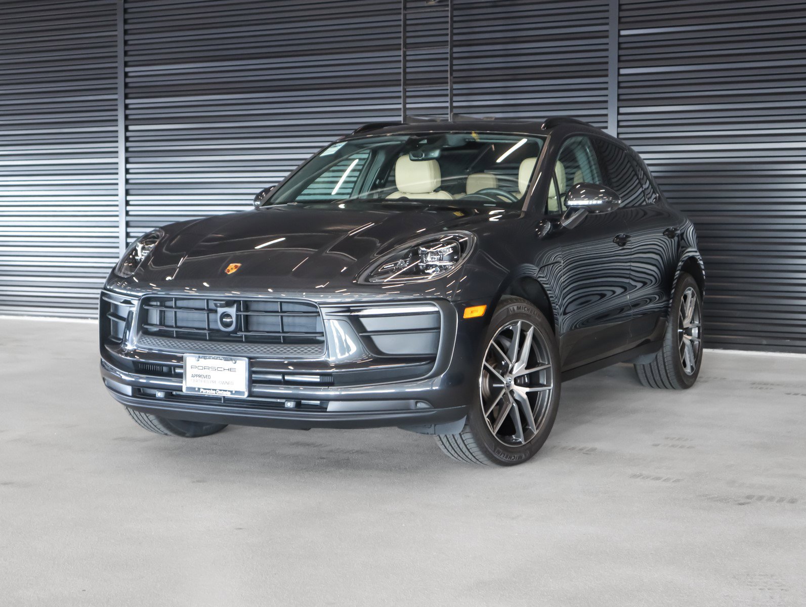 2025 Porsche Macan's photo