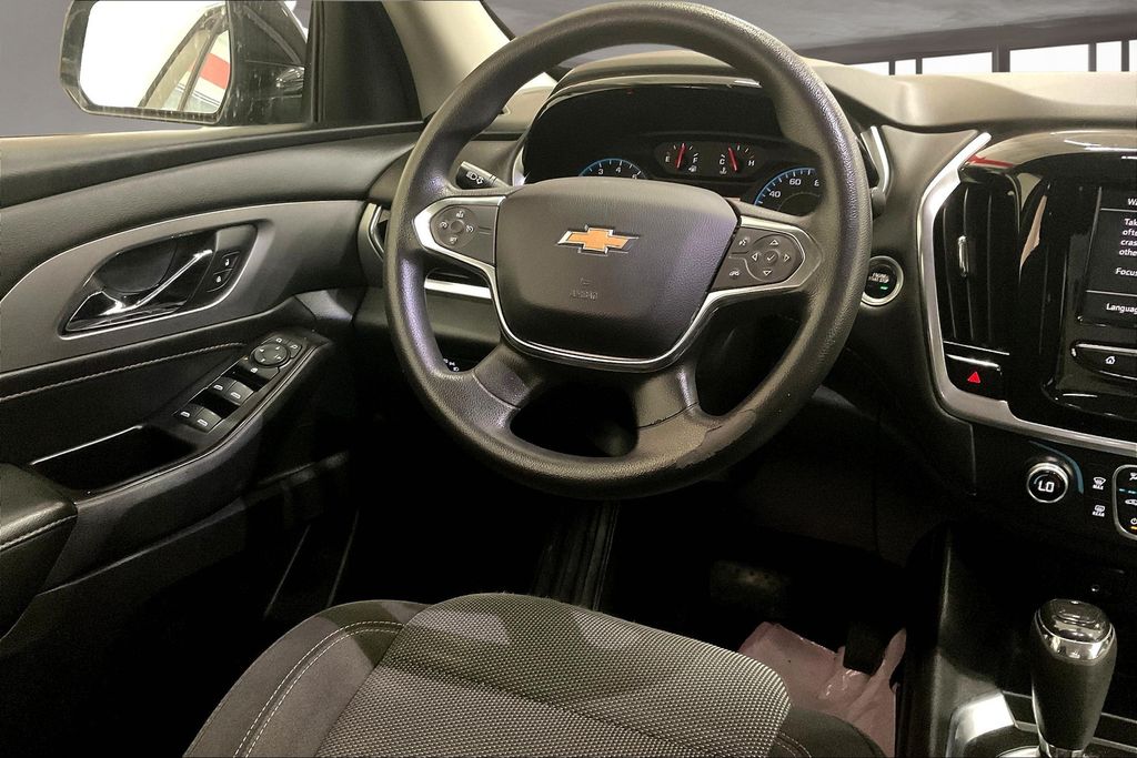 2020 Chevrolet Traverse LS photo 3