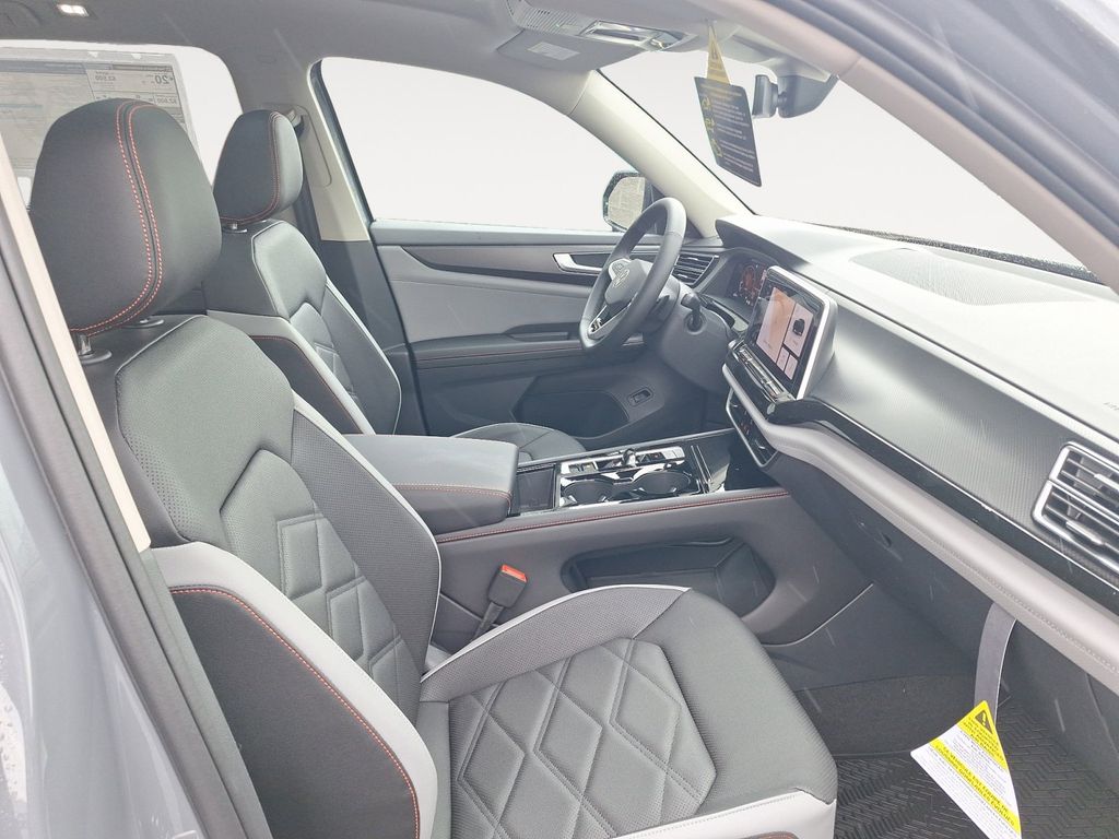 2025 Volkswagen Atlas Peak Edition SE photo 15