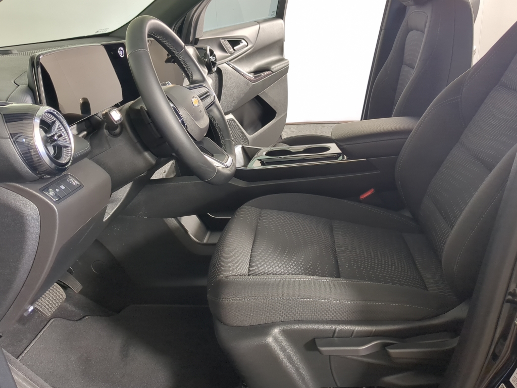2025 Chevrolet Equinox LT photo 7