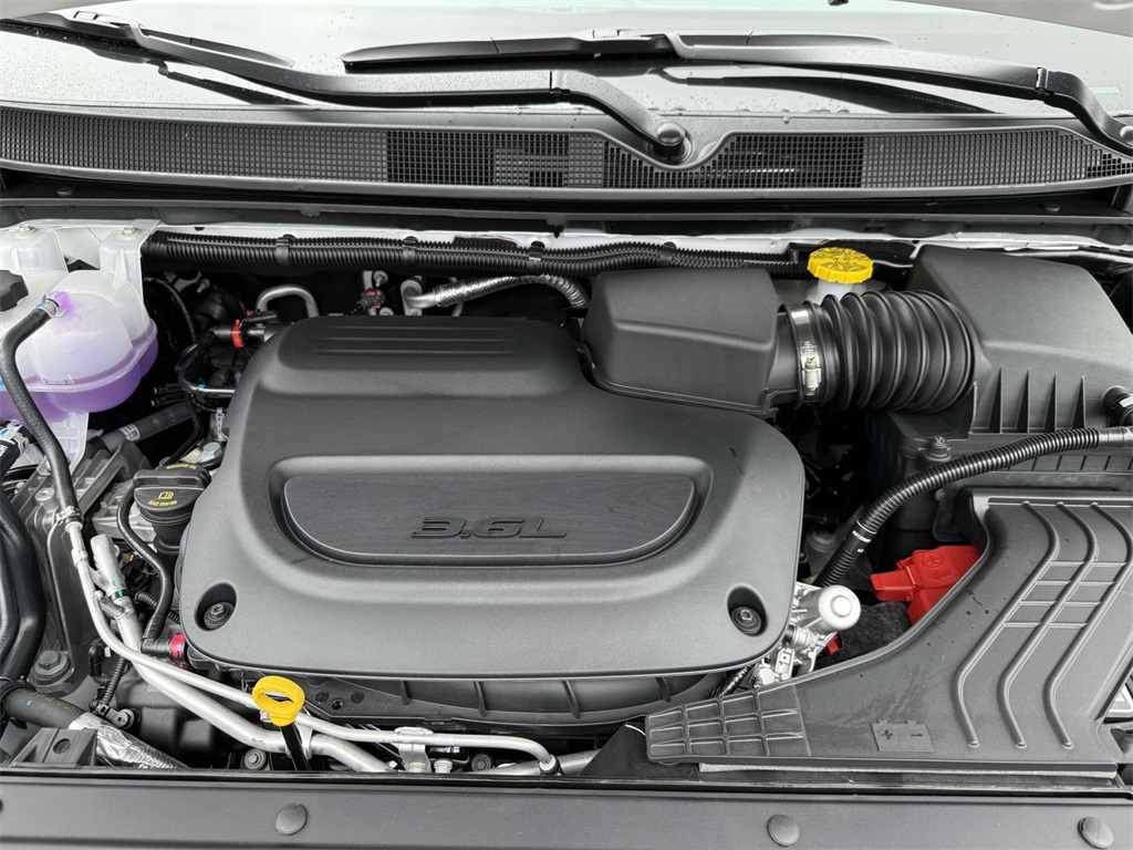 2025 Chrysler Pacifica photo 11