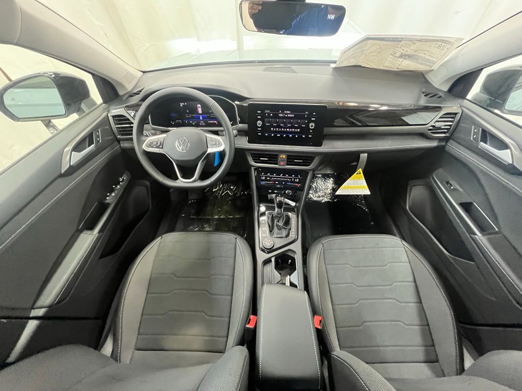 2025 Volkswagen Taos SE photo 11