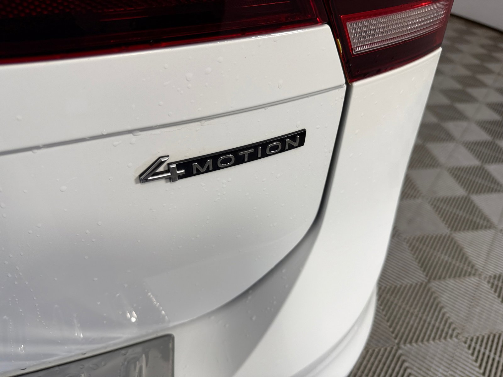 2022 Volkswagen Tiguan SE photo 2