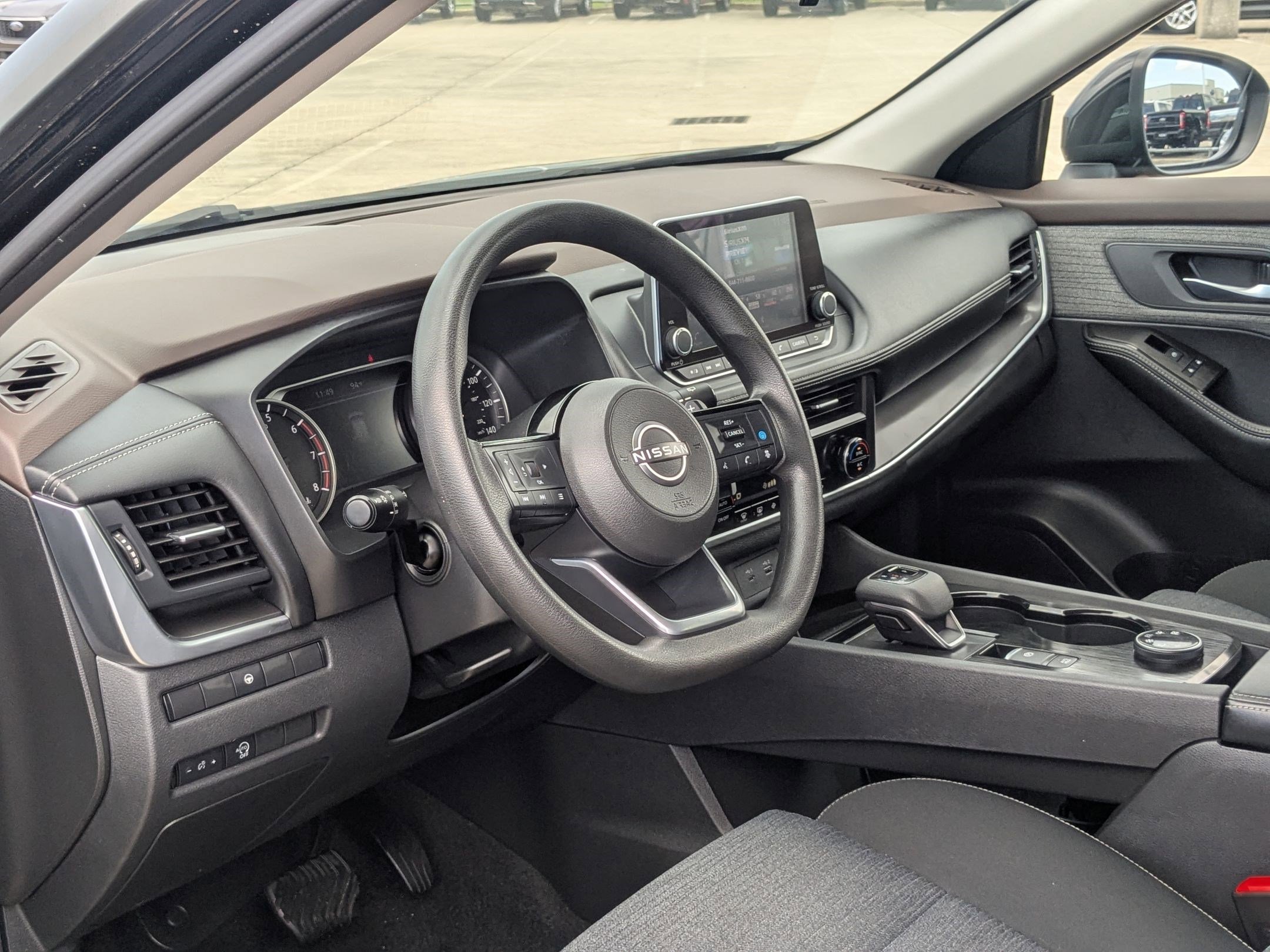 2023 Nissan Rogue SV photo 12