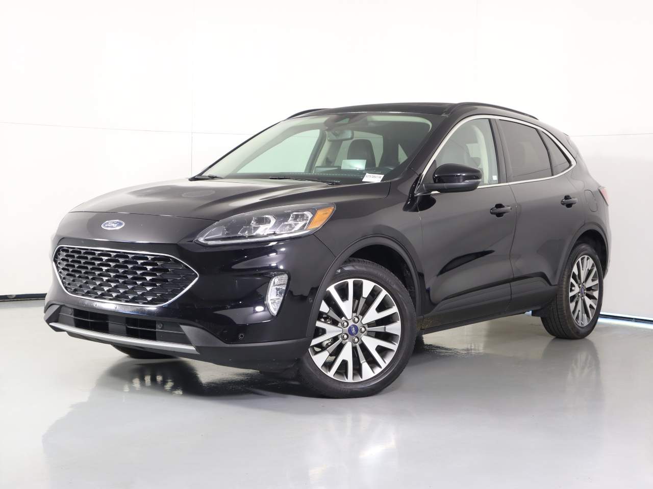 2020 Ford Escape Titanium's photo