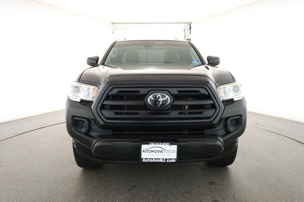 2018 Toyota Tacoma SR5 TRD Sport photo 2