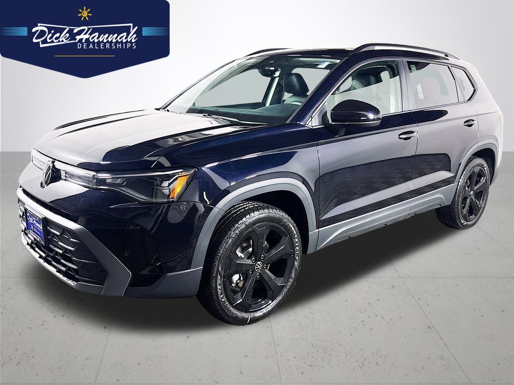2025 Volkswagen Taos SE Black's photo