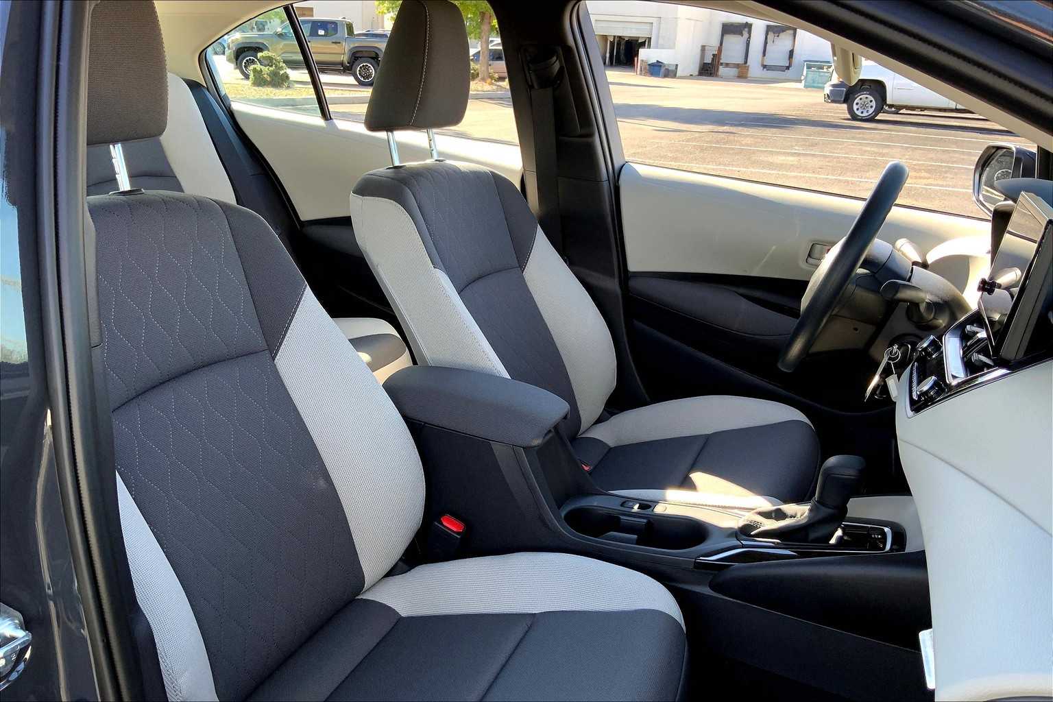 2025 Toyota Corolla LE photo 7