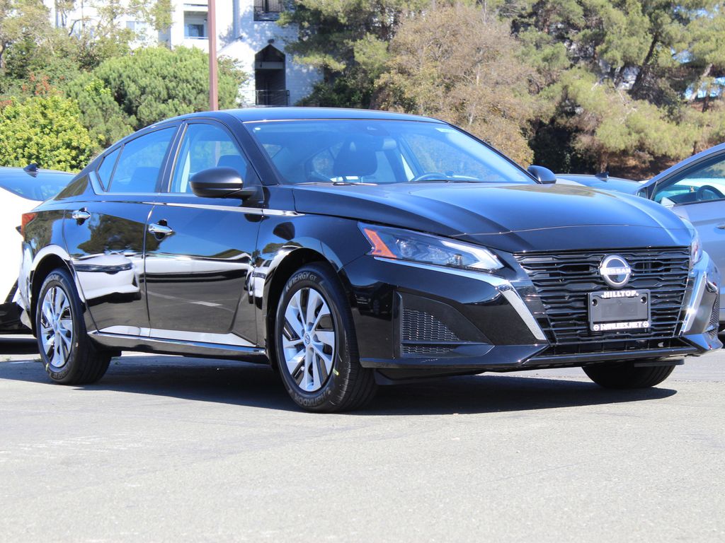 2025 Nissan Altima 2.5 S photo 2