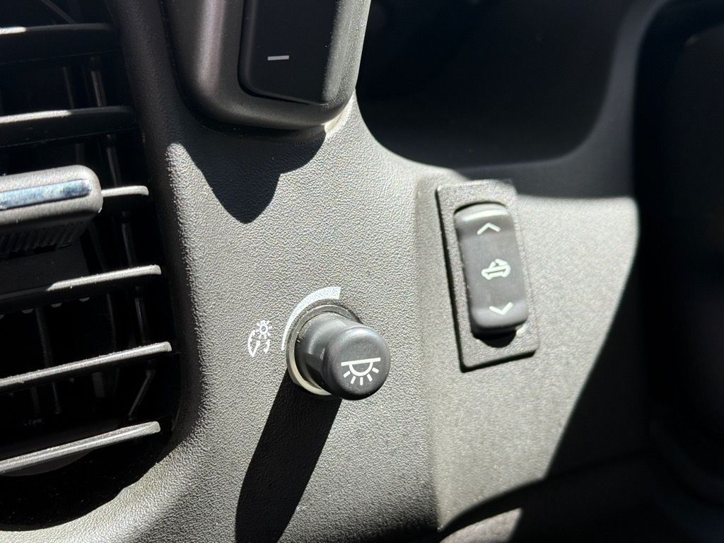2005 Chevrolet Corvette Base photo 14