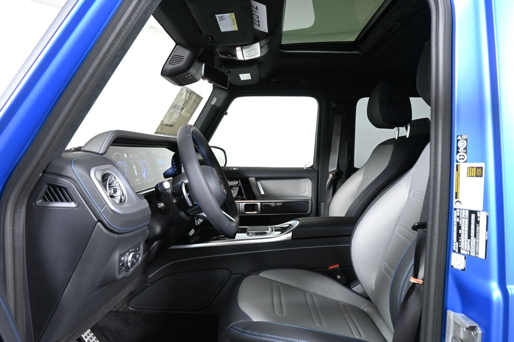 2025 Mercedes Benz G photo 3