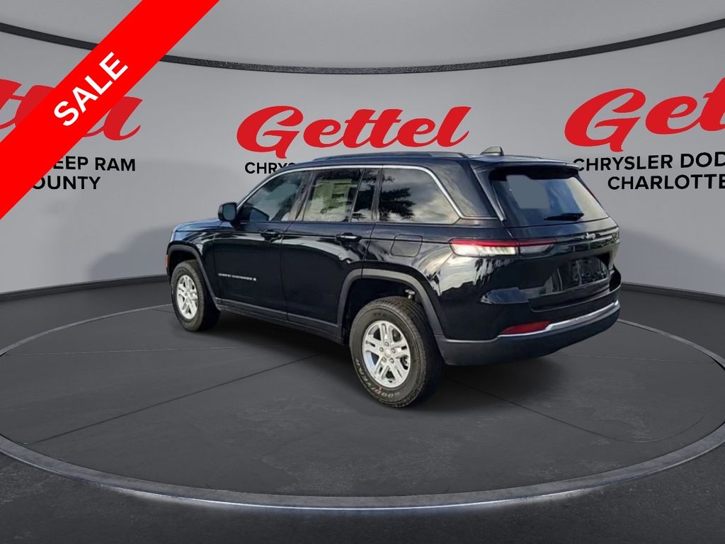 2025 Jeep Grand Cherokee Laredo Altitude photo 5