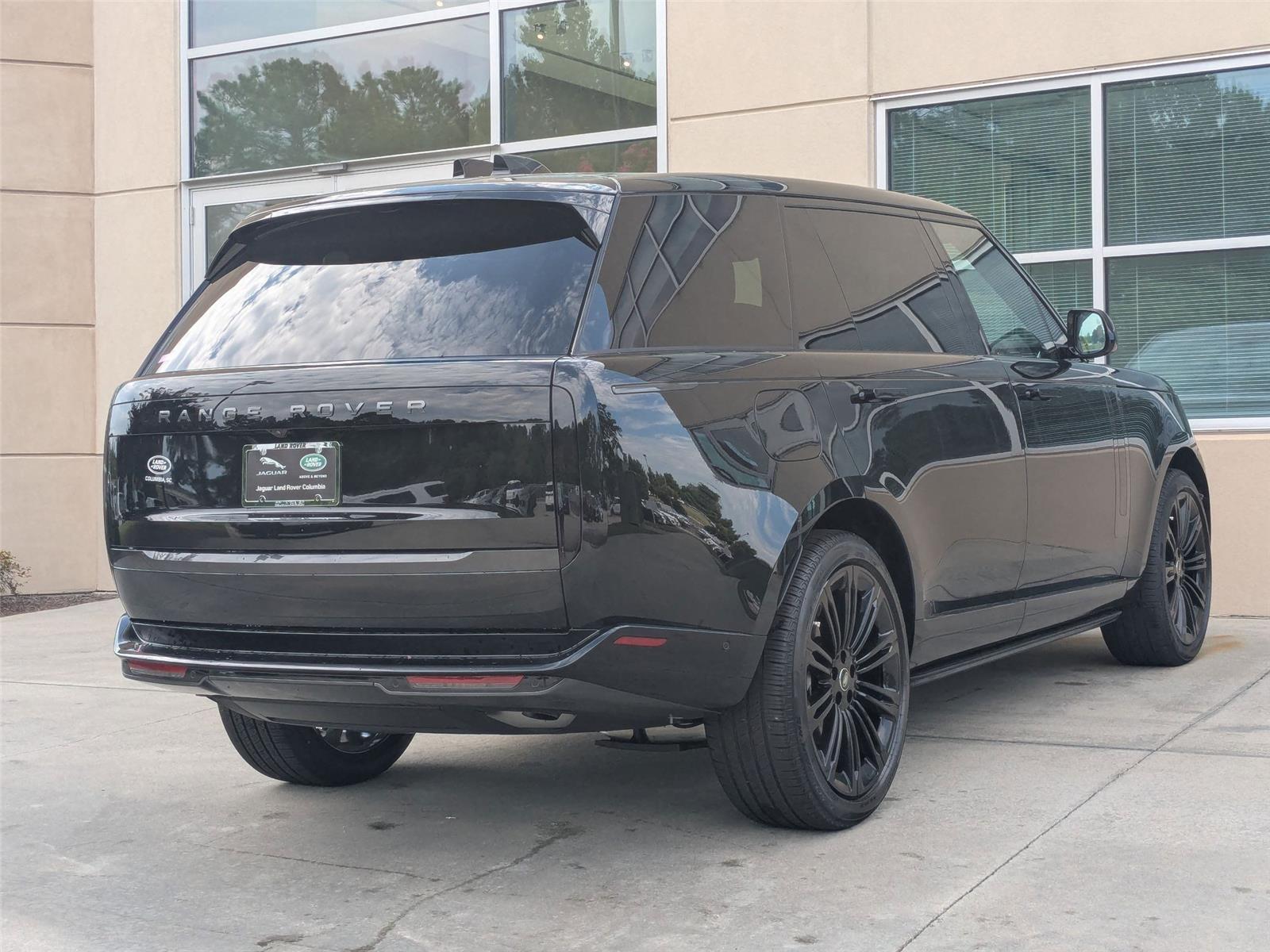 2025 Land Rover Range Rover SE photo 4