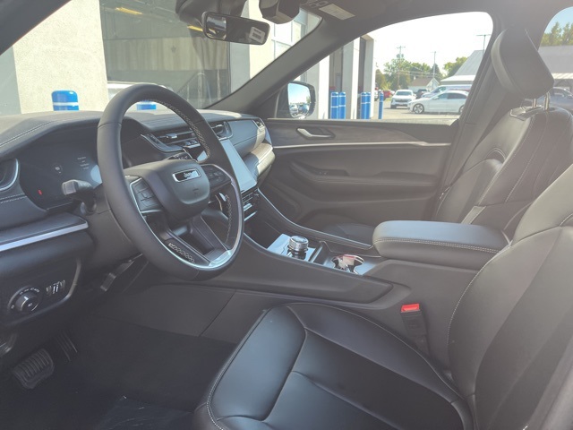 2025 Jeep Grand Cherokee Limited photo 12