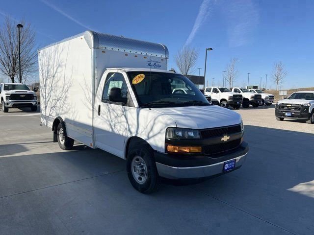 2024 Chevrolet Express Cutaway 3500 photo 2