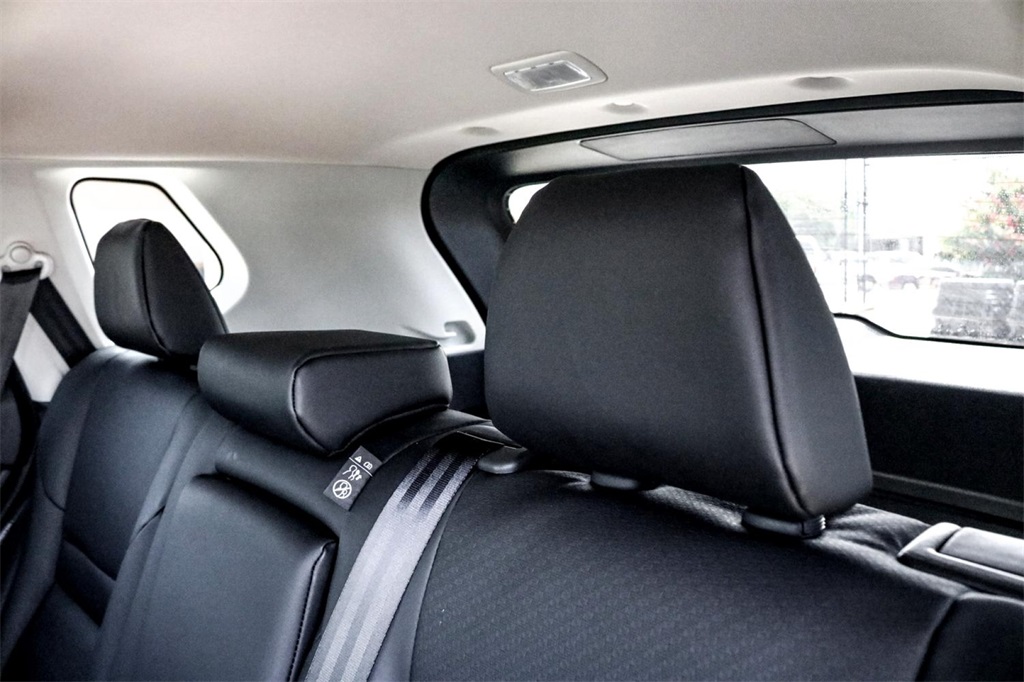 2025 Nissan Rogue SV photo 21