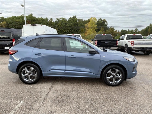 2024 Ford Escape ST-Line photo 2