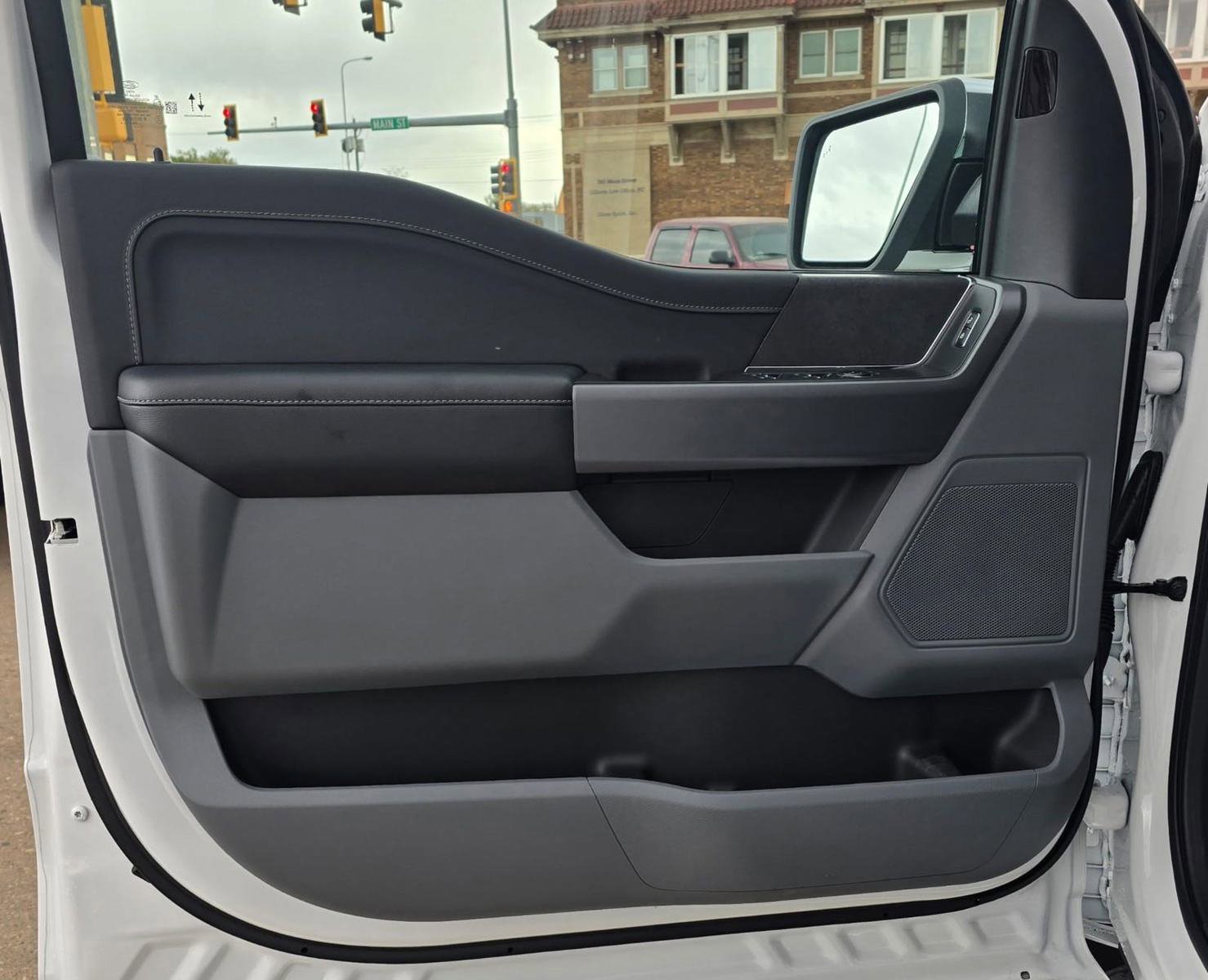 2024 Ford F-150 XLT photo 4