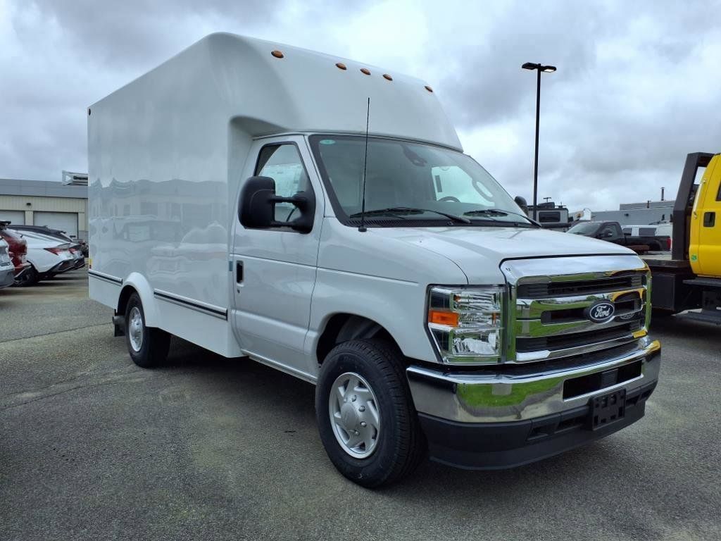 2026 Ford E-Series Cutaway Base's photo