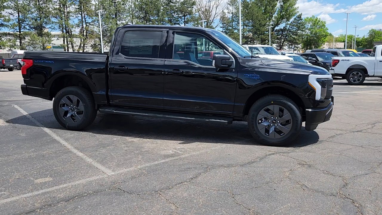 2025 Ford F-150 Lightning photo 13
