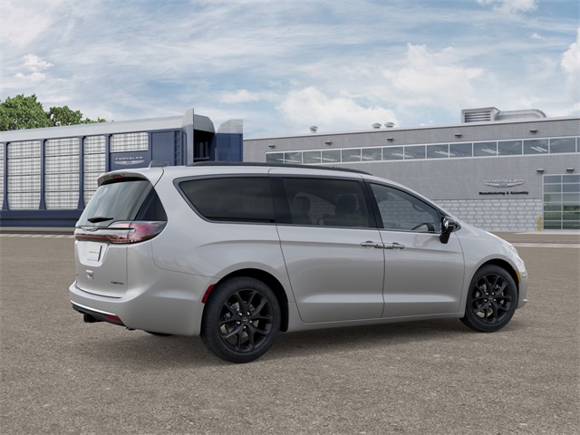 2026 Chrysler Pacifica Limited photo 4