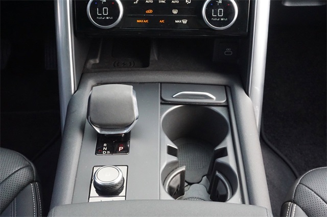 2024 Land Rover Discovery S photo 7