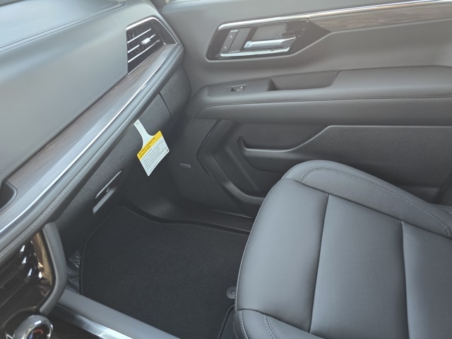 2026 Chevrolet Suburban Z71 photo 14