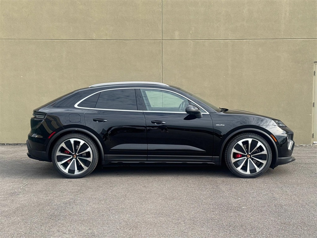 2025 Porsche Macan Electric photo 7