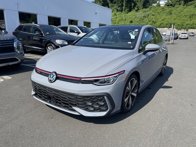 2025 Volkswagen Golf GTI SE photo 3